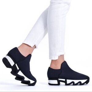 iRi NYC Wes Black Outline Low Top Sneaker Black/White Neoprene Upper